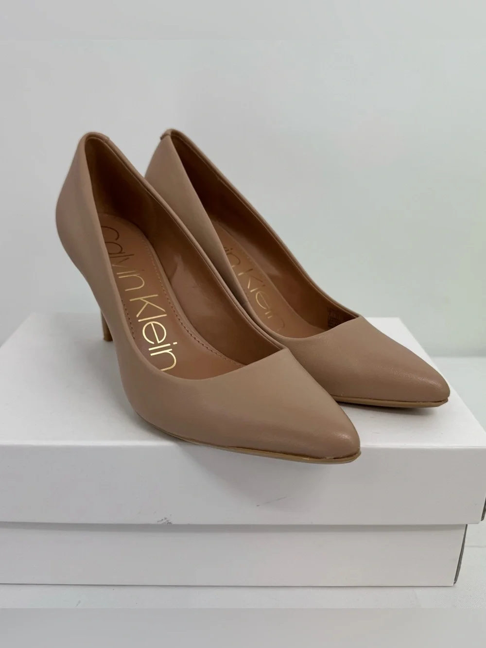 Calvin Klein Kamara Pointed Toe Stiletto Pump Size 7 Leather With Box